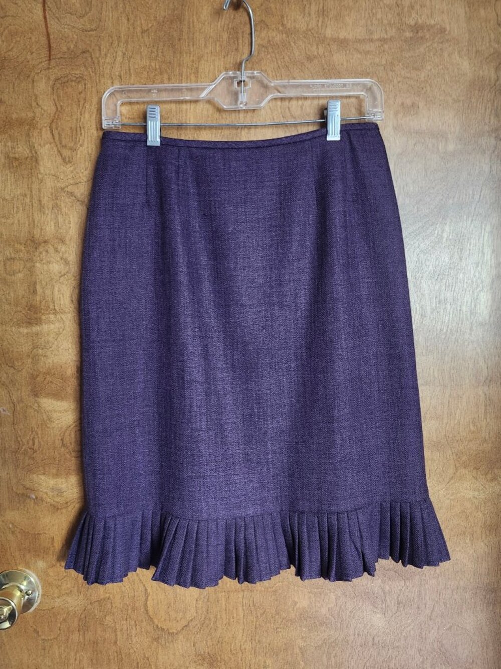 Le Suit Women's One-Button Seamed Pleated-Hem 2 Piece Skirt Suit. Purple. 6P